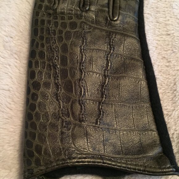 NWT - LAUREN snakeskin touch gloves sz S - Picture 3 of 11